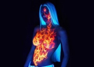Body-Painting-Glow-In-The-Dark