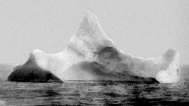 titanic-iceberg-2-red-paint-nasa-660x371