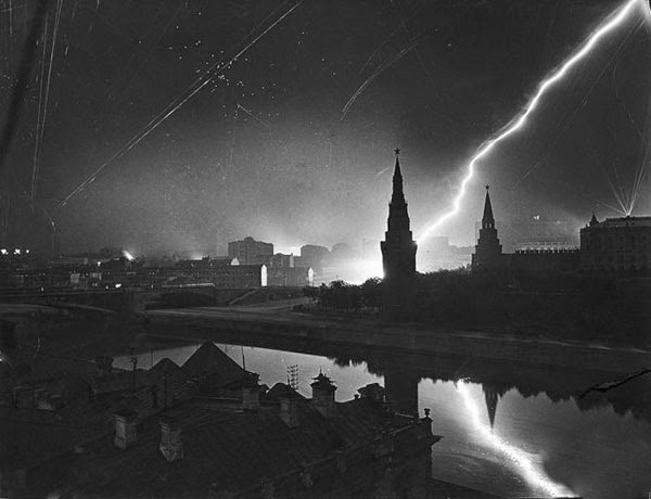 1941 yılında Moskova'da Alman hava saldırısı
