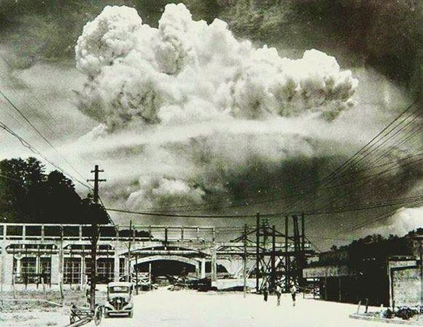 1945 yılında atılan atom bombasından 20 dakika sonrasında Nagazaki