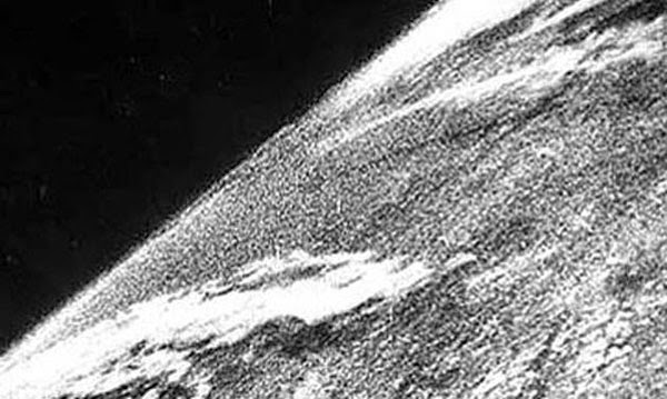 1946'da çekilmiş, Dünya'nın uzaydan çekilen ilk fotoğrafı