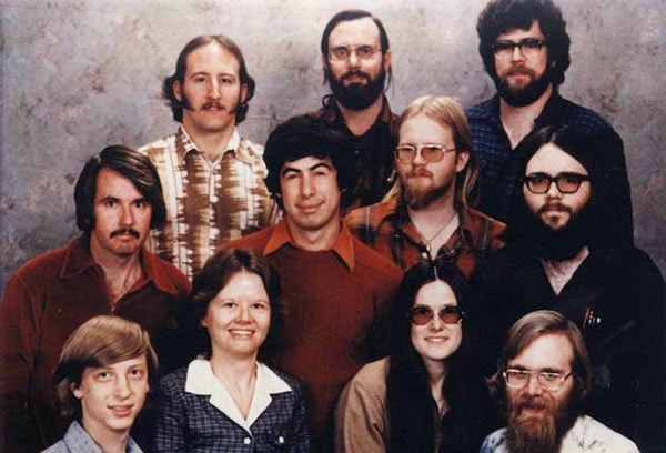 1978 yılında Microsoft çalışanları. Sol alttaki genç Bill Gates.