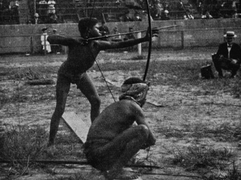 1934 St Louis'de yapılan Vahşiler Olimpiyatları'na katılmaya zorlanan yerliler