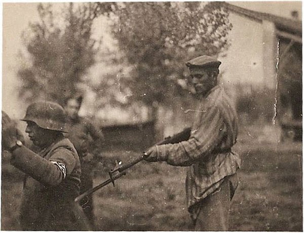 Yahudi tutuklu Alman subayı esir almış