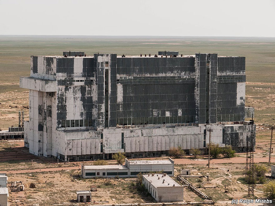 abandoned-soviet-space-shuttle-hangar-buran-baikonur-cosmodrome-kazakhstan-ralph-mirebs-7